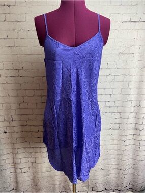 Dentelle vintage satin nightgown women’s size medium purple